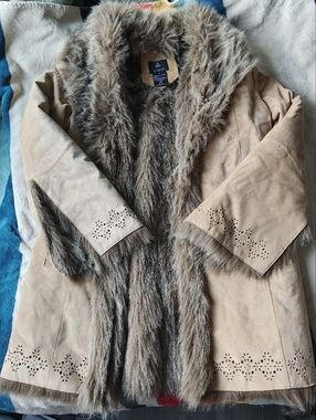 Faux-Fur Trim Suede-Look Women's Coat in Tan